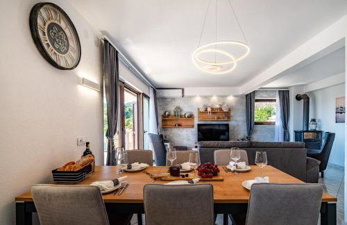 Villa Kadena - Luxury Seaside Villa with Private Heated Pool - Photo 7