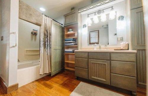 Majestic Home in Hocking wPool Jacuzzi Basketball - Foto 25