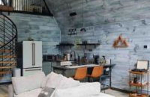 Romantic Escapes in this Stunning A-Frame in North Carolina with Access to a Private Hot Tub and Fire Pit - Foto 23