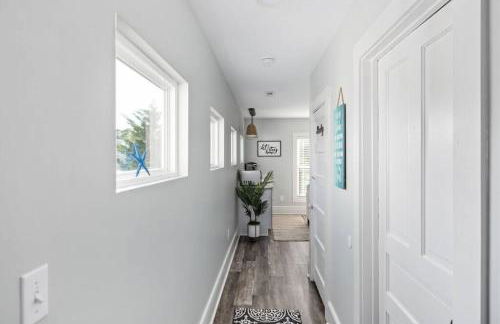 The Lyellton House: Water View, Steps from Beach - Foto 16