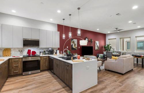 The Coral 2BD TownHouse 7ST Walkable - Foto 1