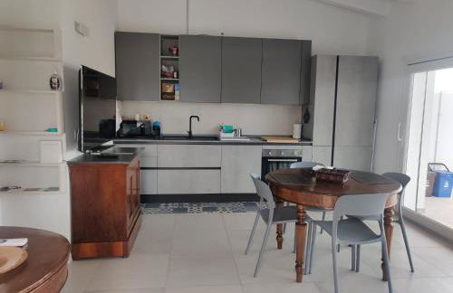 Bilocale in residence vista lago con piscina - Foto 5