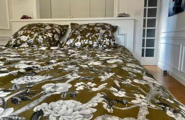 Apparemment luxueux niché dans les arbres - Foto 14