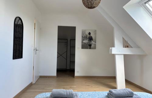 Les Voiles, maison bien équipée 10 p 2 sdb, 2 WC, spacieuse lumineuse avec jardin clos, garage, terrasse, parking privatif, à 950 m de la plage d'Asnelles et tous commerces, près de Bayeux et Arromanches, chiens bienvenus - Foto 24