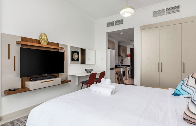 Waves - Elegant 28th Floor Studio in Carson A, Damac Hills - Photo 2