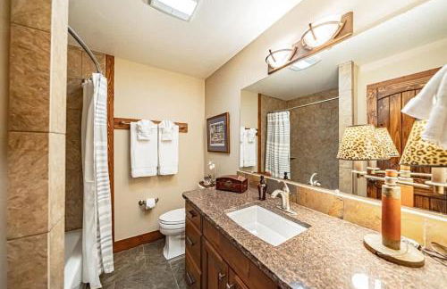 Upscale Hot Tub Wildlife Views - Photo 34