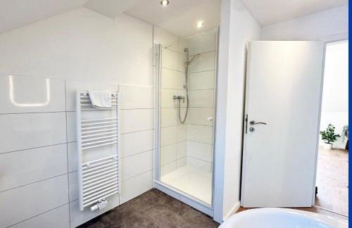 Suite-Apartment zentral in Krefeld mit hohen Decken - Foto 10