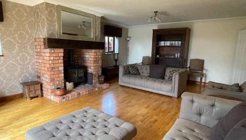 Spacious Home, 6 large bedrooms, full sky package, sleeps 14 - Foto 2