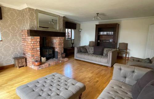 Spacious Home, 6 large bedrooms, full sky package, sleeps 14 - Foto 2
