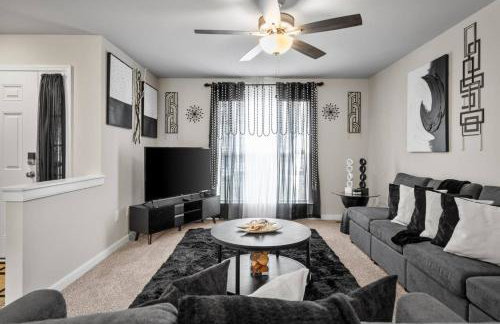 Roomy Getaway Elevate Your Stay, 6 Mins to RIC - Foto 6