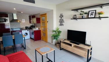 Hermoso piso en un paso de la Playa de Fenals con piscina - Foto 5