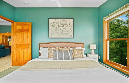 6BR Houghton Lake House with Indoor Pool, Hot Tub and Golf Simulator - Photo 54