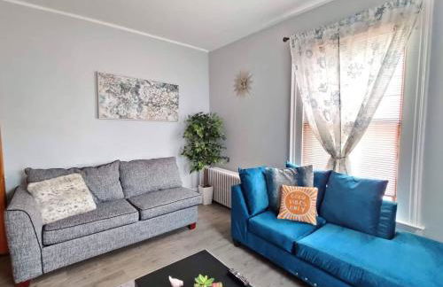 City Charm Walk to Trinity & Hospital with Parking - Foto 8