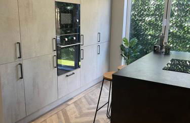 Stunning Town Center Cottage with hot tub - Foto 10