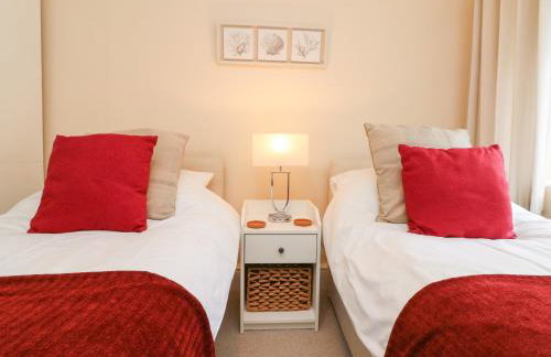 Courtyard Cottage - Photo 12