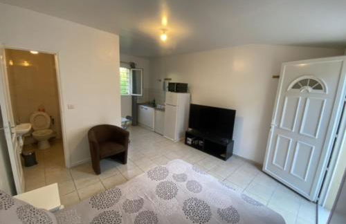 Apartment Sleeps 2 with On-Site Parking - Foto 4