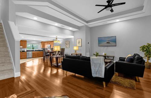 Vibrant 4BR Family Townhome 1 mile from Disney World and Disney Springs - Photo 6