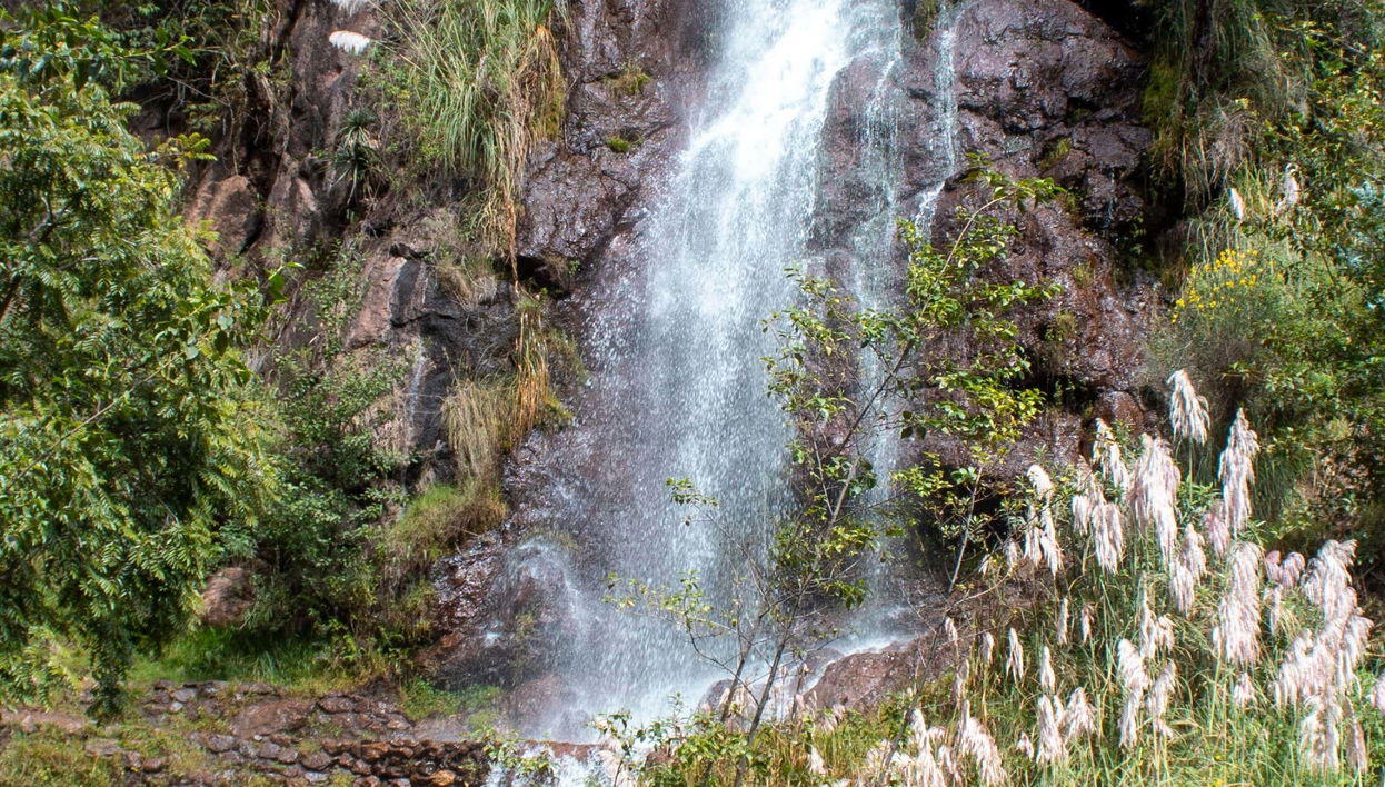 Excursion aux bains thermaux de Collpa et à la cascade de Paqchaccucha