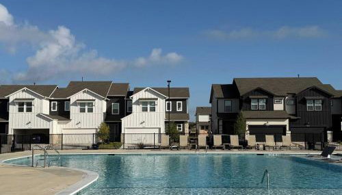 Spacious 4BR Oasis - Pool - Patio - 8 Min to Kalahari - Foto 3