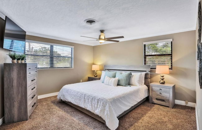 Kiss the Wave - Spacious 4BR 3BA w Pool hot tub - Foto 16