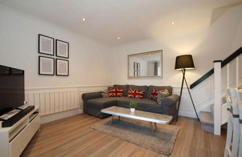 Lovely house overlooking field with woodland walks - Foto 3