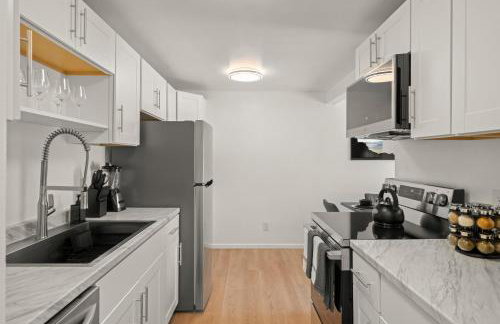 Gray Oasis 1 Bed Apartment in Fremont - Photo 10