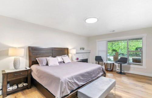 Tranquil Riverfront Retreat - Foto 16