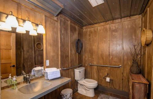 Urban Farmstead Family Retreat - Game Barn - Foto 30