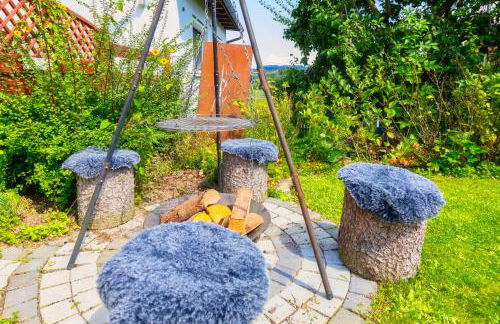 Moderne Fewo mit Fasssauna und Kamin im ländl. Allgäu - Foto 17