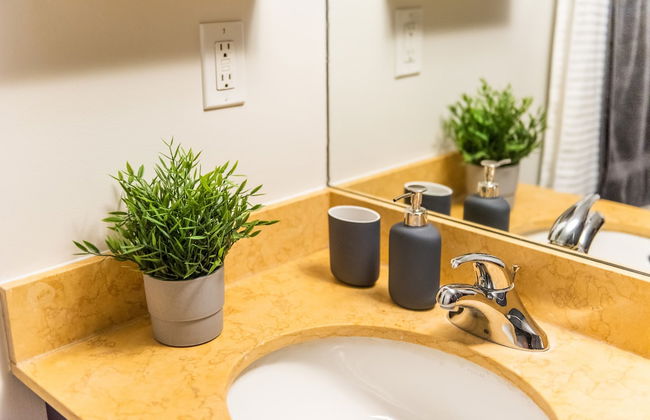 QuickStay CN Tower View Condo in Fort York - Foto 73