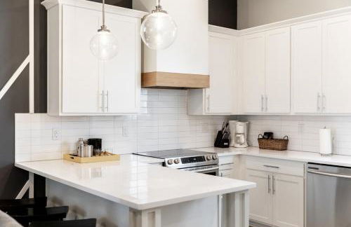 STAR Retreat Townhome with Garage 3 miles to Downtown - Foto 8