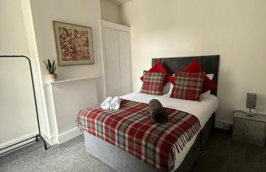 Stylish 4 Bed for long and short term stays - Photo 6