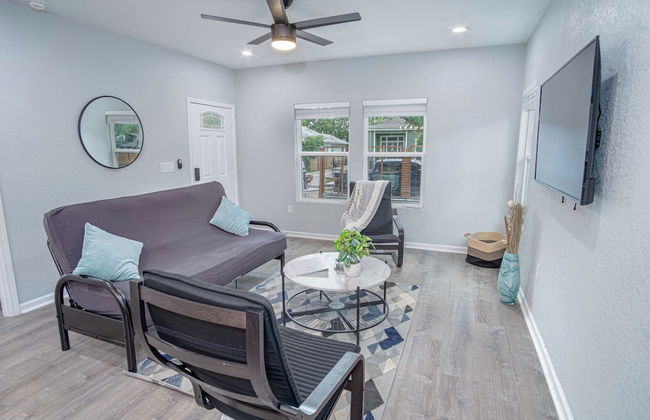 Newly Remodeled 4BR 2BA Near Amazing Downtown - Photo 17