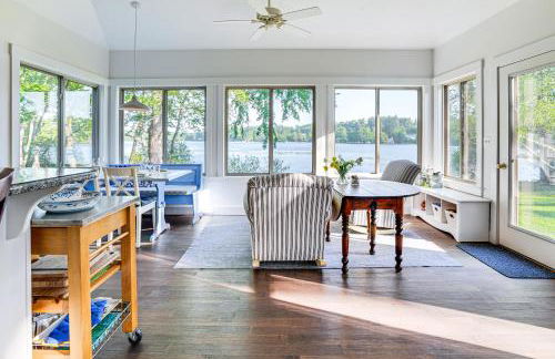 Waterfront Cottage in Summer Village with Grill - Foto 3