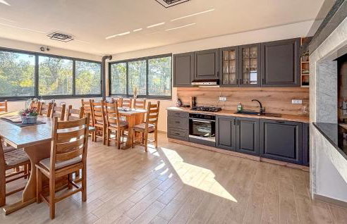 Awesome Home In Zadar With Kitchen - Foto 13