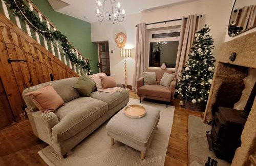 Grinlow Cottage - Photo 2