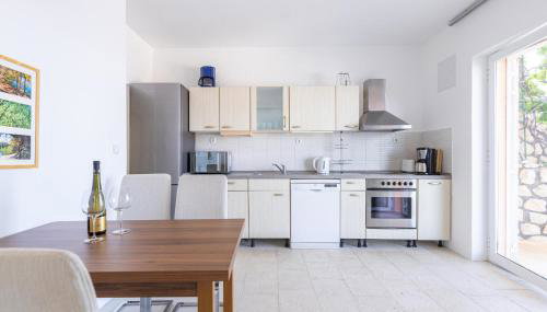 Gorgeous Apartment In Lukovo - Foto 4