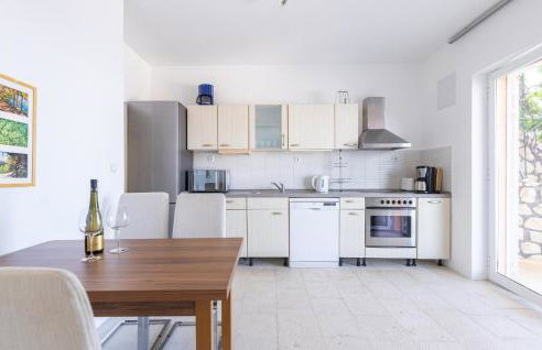 2 Bedroom Lovely Apartment In Lukovo - Foto 4