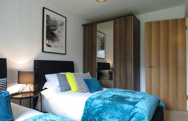 Tudors eSuites Park Central Townhouse Garden and Parking - Foto 4