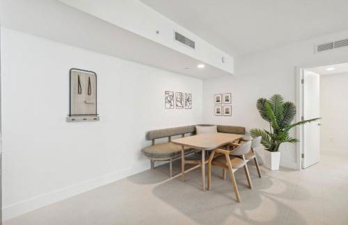 Stunning Lux 2 Bed 2 Bath with Panoramic View from Balcony - Foto 22