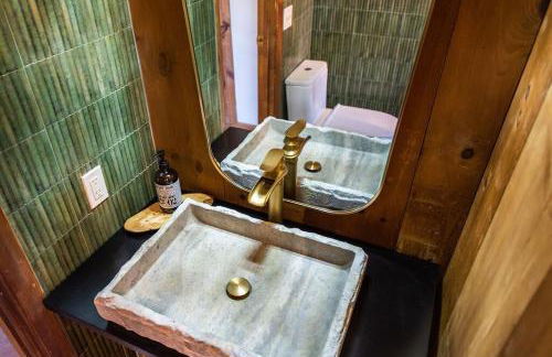 New! Designer 3BR Cabin Walk to Pond Mtn Views - Foto 7