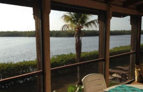 River Wilderness Waterfront Cabins - Photo 19