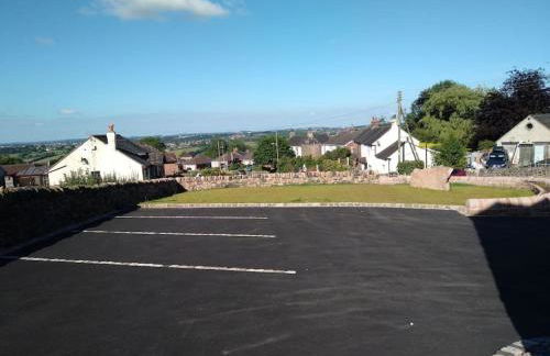 Staycation 3-bedroom home with panoramic views free off road parking - Foto 50