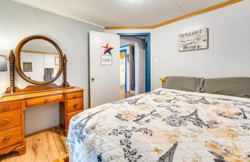 'Cabana Luna' Cabin w/ Deck, Swing & Fire Pit! - Foto 16