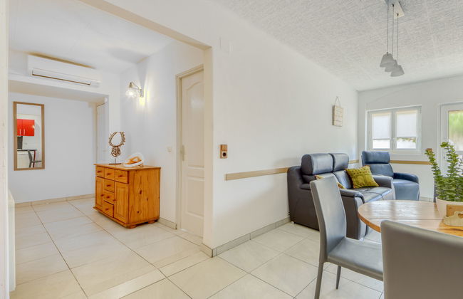 4 bedroom House in Castelló d'Empúries with private pool and garden - Photo 10