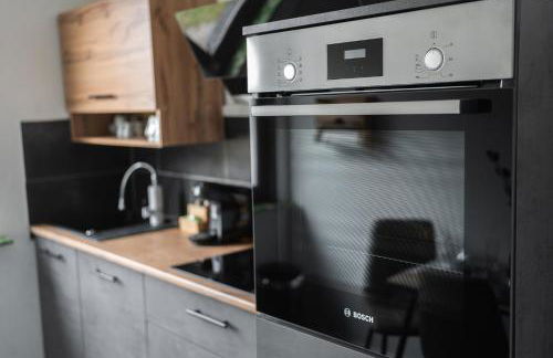 1-4 Gäste Wohnung W-Lan, Netflix, Amazon, Parken, Arbeitsplatz, 24h Check in ,Vollausgestattet Küche, Handtücher Seife u,v,m für Geschäftsreisende, Paare, Familien , - Foto 12