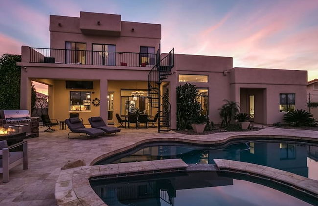 Luxury Contemporary Sanctuary w/ Pool and Views! - Foto 1