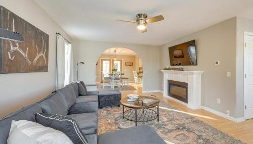 Spacious Eagle Lake Home with Fireplace and Deck - Foto 5