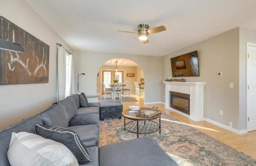 Spacious Eagle Lake Home with Fireplace and Deck - Foto 5