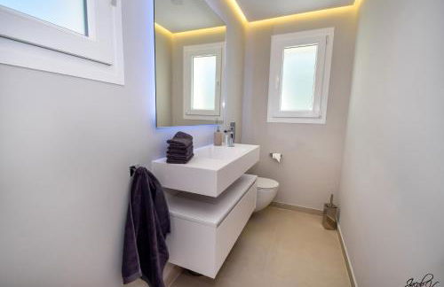 Exquisite and Modern villa near beach with Heated pool! - Foto 65